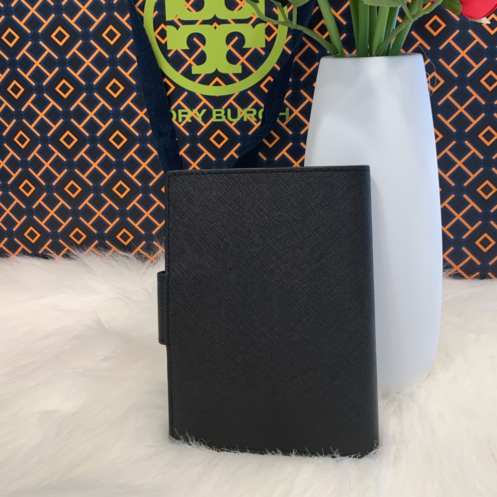 Tory Burch Emerson snap passport holder - Picture 2 of 3